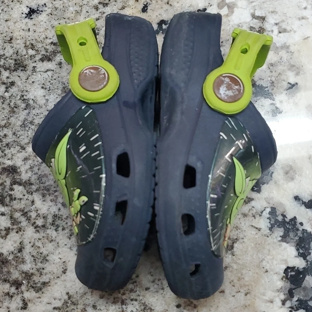 Crocs Star Wars Yoda size 6 To 7C shoes